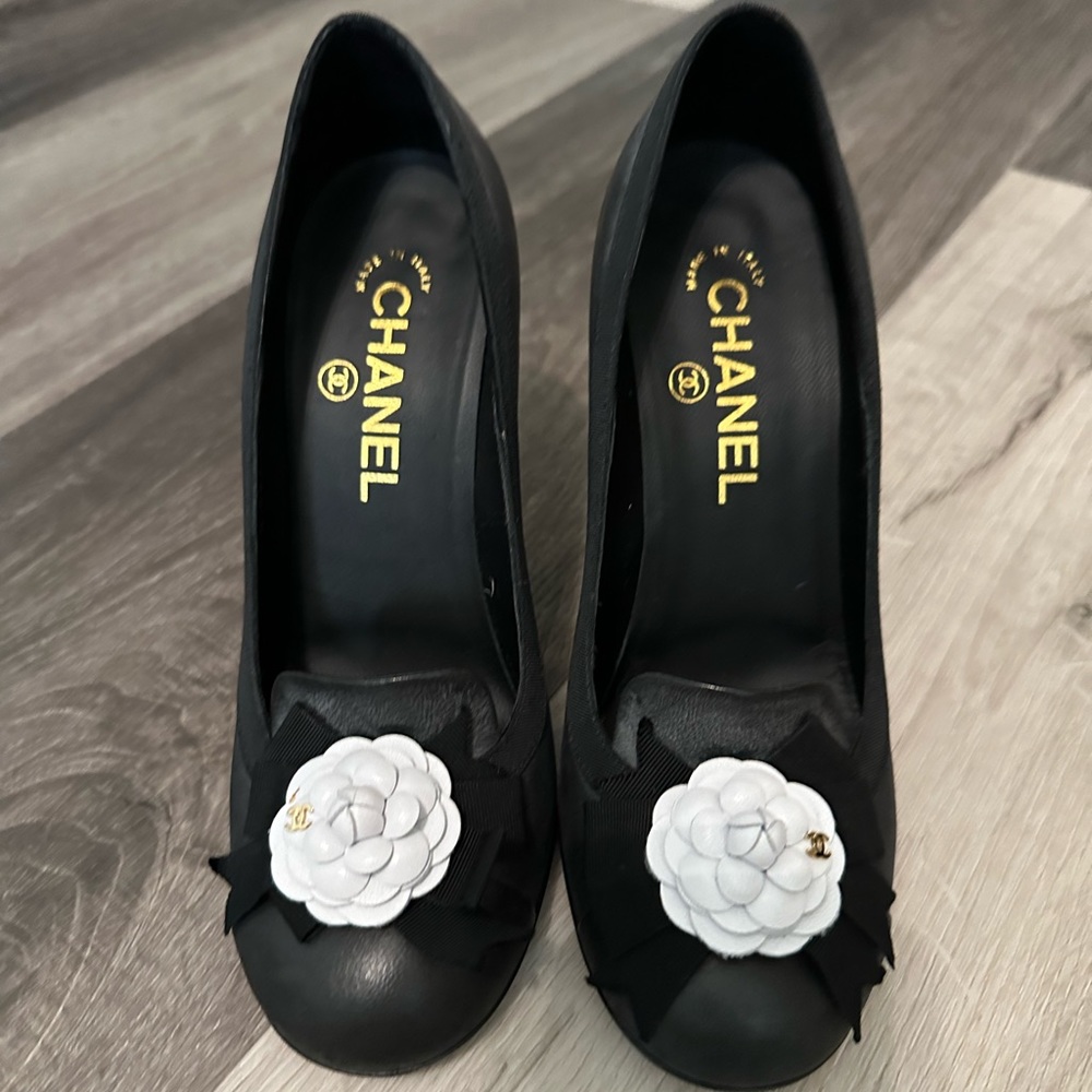 NWT CHANEL heels